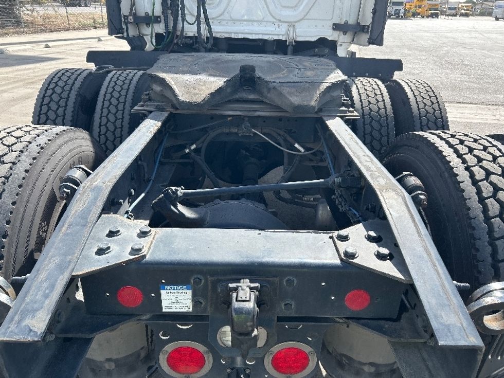 Sleeper Tractor-Heavy Duty Tractors-Freightliner-2023-T12664ST-Fresno-CA-660,748\n\t\tmiles-$ 67,250 - Image 6