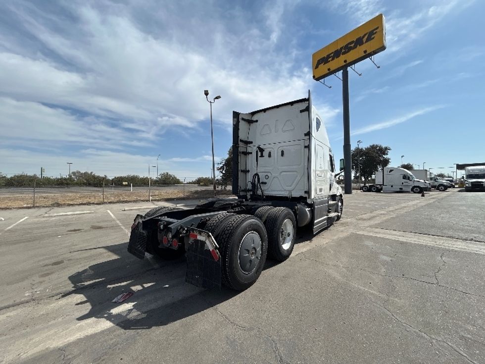 Sleeper Tractor-Heavy Duty Tractors-Freightliner-2023-T12664ST-Fresno-CA-660,748\n\t\tmiles-$ 67,250 - Image 7