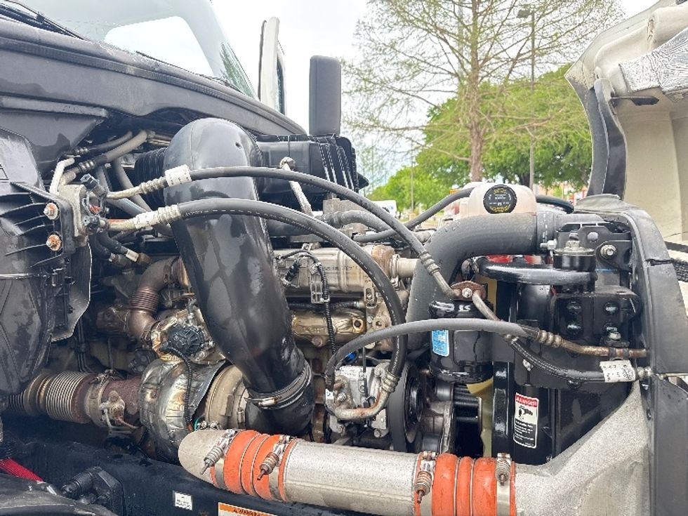 Sleeper Tractor-Heavy Duty Tractors-Freightliner-2023-T12664ST-Garland-TX-618,095\n\t\tmiles-$ 66,500 - Image 20