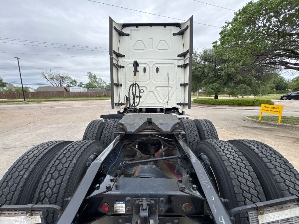 Sleeper Tractor-Heavy Duty Tractors-Freightliner-2023-T12664ST-Garland-TX-618,095\n\t\tmiles-$ 66,500 - Image 6