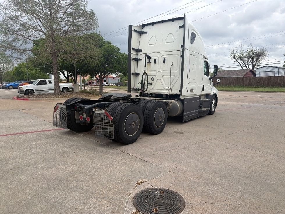 Sleeper Tractor-Heavy Duty Tractors-Freightliner-2023-T12664ST-Garland-TX-618,095\n\t\tmiles-$ 66,500 - Image 7