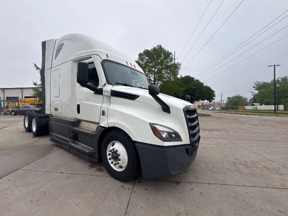 Sleeper Tractor-Heavy Duty Tractors-Freightliner-2023-T12664ST-Garland-TX-740,251\n\t\tmiles-$ 53,750 - Image 1
