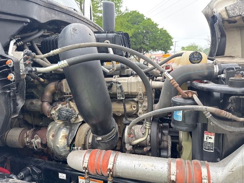 Sleeper Tractor-Heavy Duty Tractors-Freightliner-2023-T12664ST-Garland-TX-740,251\n\t\tmiles-$ 53,750 - Image 20