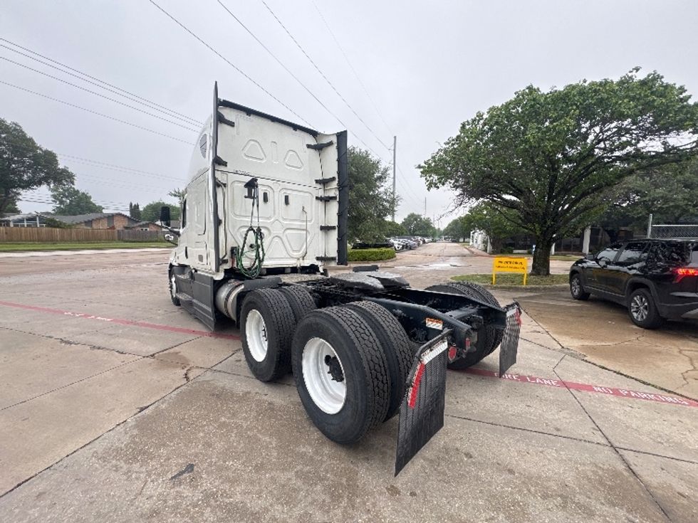 Sleeper Tractor-Heavy Duty Tractors-Freightliner-2023-T12664ST-Garland-TX-740,251\n\t\tmiles-$ 53,750 - Image 5