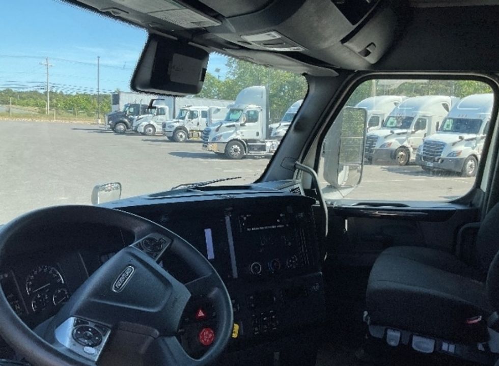 Sleeper Tractor-Heavy Duty Tractors-Freightliner-2023-T12664ST-Goodyear-AZ-589,727\n\t\tmiles-$ 75,500 - Image 10