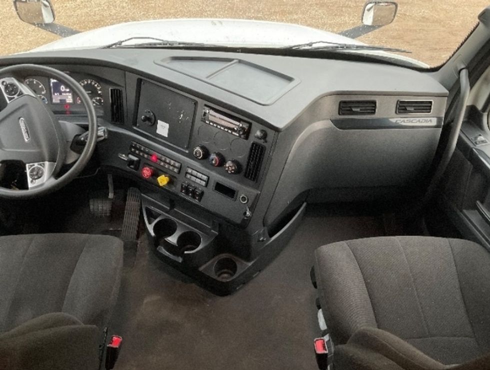 Sleeper Tractor-Heavy Duty Tractors-Freightliner-2023-T12664ST-Goodyear-AZ-589,727\n\t\tmiles-$ 75,500 - Image 11