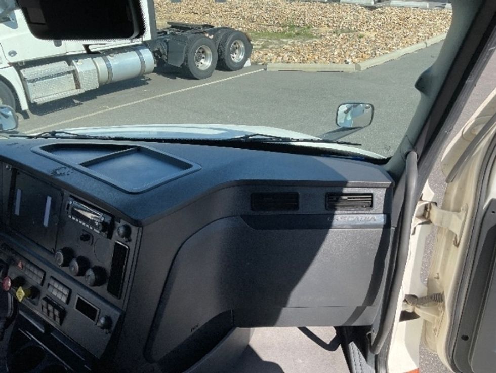 Sleeper Tractor-Heavy Duty Tractors-Freightliner-2023-T12664ST-Goodyear-AZ-589,727\n\t\tmiles-$ 75,500 - Image 14