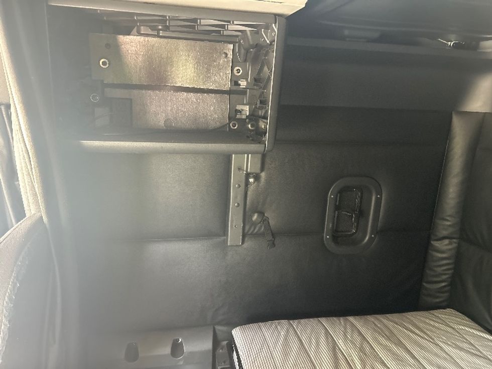 Sleeper Tractor-Heavy Duty Tractors-Freightliner-2023-T12664ST-Goodyear-AZ-589,727\n\t\tmiles-$ 75,500 - Image 18