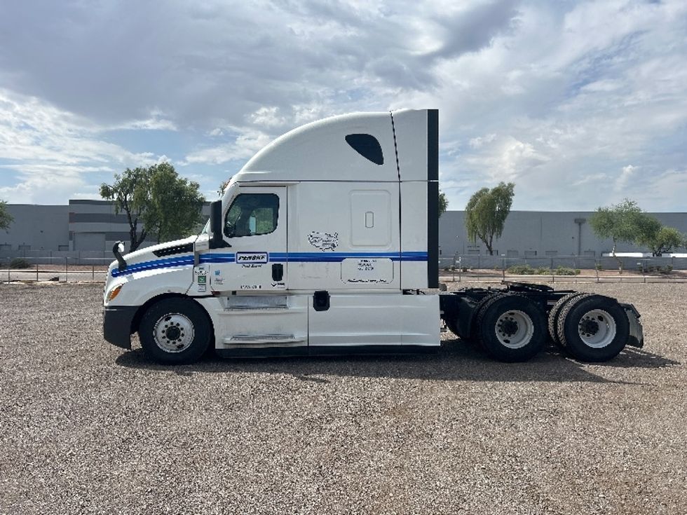 Sleeper Tractor-Heavy Duty Tractors-Freightliner-2023-T12664ST-Goodyear-AZ-589,727\n\t\tmiles-$ 75,500 - Image 4