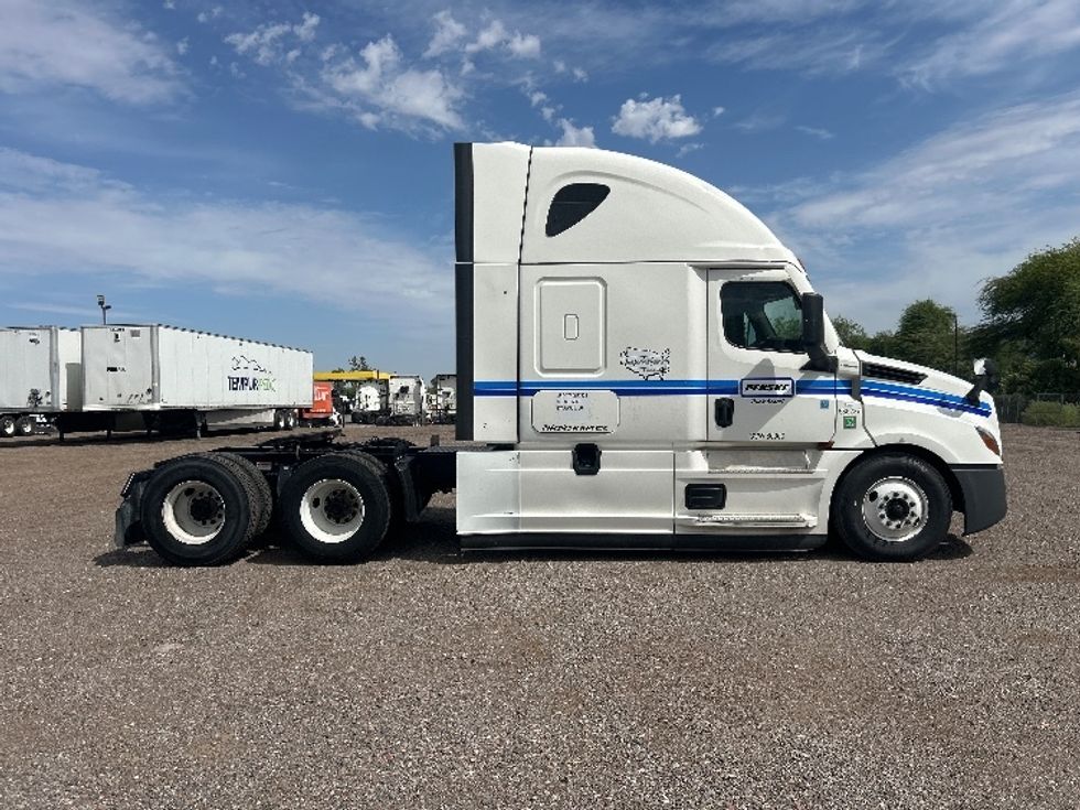 Sleeper Tractor-Heavy Duty Tractors-Freightliner-2023-T12664ST-Goodyear-AZ-589,727\n\t\tmiles-$ 75,500 - Image 8