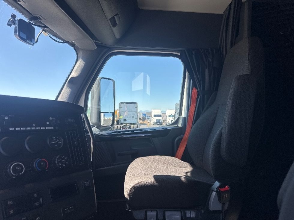 Sleeper Tractor-Heavy Duty Tractors-Freightliner-2023-T12664ST-Greeley-CO-749,316\n\t\tmiles-$ 52,500 - Image 10