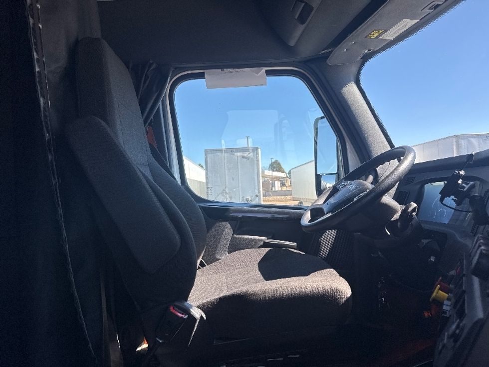 Sleeper Tractor-Heavy Duty Tractors-Freightliner-2023-T12664ST-Greeley-CO-749,316\n\t\tmiles-$ 52,500 - Image 15