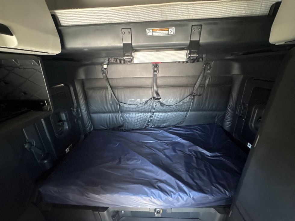 Sleeper Tractor-Heavy Duty Tractors-Freightliner-2023-T12664ST-Greeley-CO-749,316\n\t\tmiles-$ 52,500 - Image 16