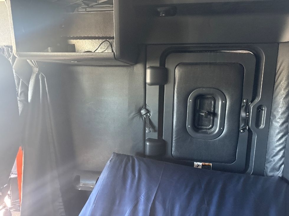 Sleeper Tractor-Heavy Duty Tractors-Freightliner-2023-T12664ST-Greeley-CO-749,316\n\t\tmiles-$ 52,500 - Image 18