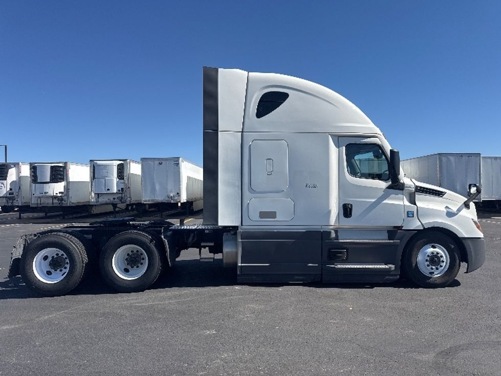 Sleeper Tractor-Heavy Duty Tractors-Freightliner-2023-T12664ST-Greeley-CO-749,316\n\t\tmiles-$ 52,500 - Image 8