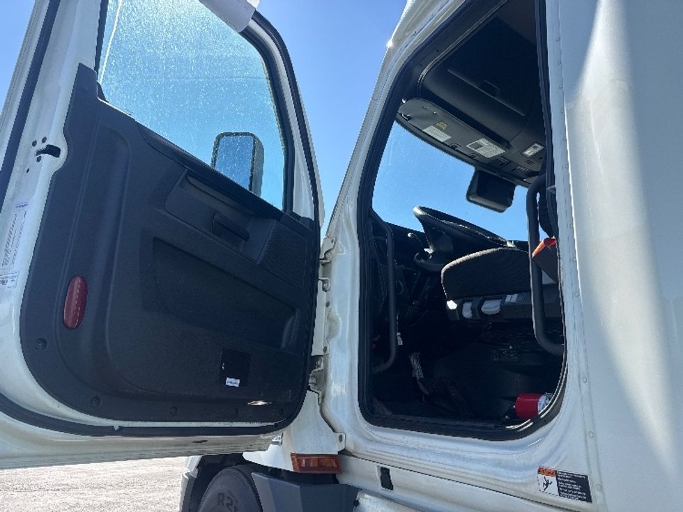 Sleeper Tractor-Heavy Duty Tractors-Freightliner-2023-T12664ST-Greeley-CO-749,316\n\t\tmiles-$ 52,500 - Image 9