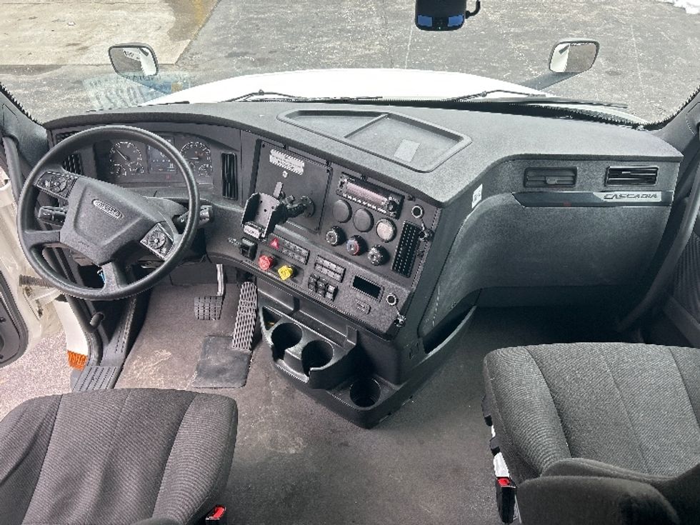 Sleeper Tractor-Heavy Duty Tractors-Freightliner-2023-T12664ST-Greensboro-NC-491,674\n\t\tmiles-$ 78,500 - Image 11