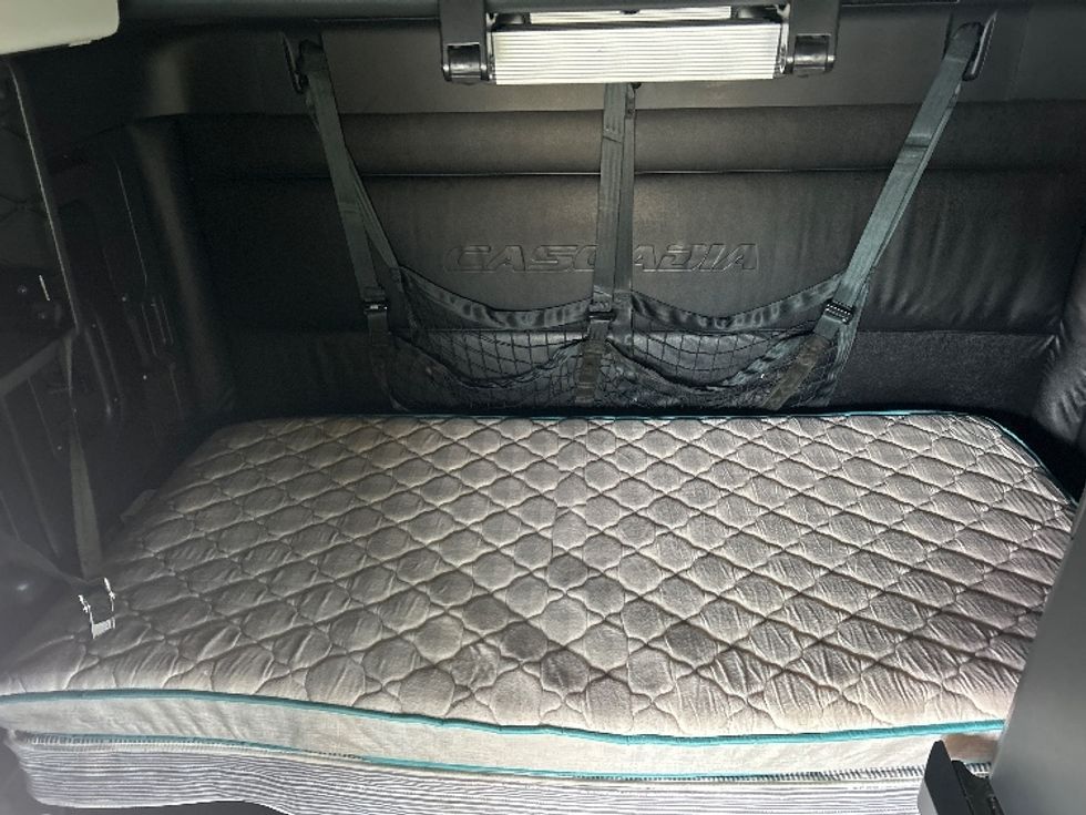 Sleeper Tractor-Heavy Duty Tractors-Freightliner-2023-T12664ST-Greensboro-NC-491,674\n\t\tmiles-$ 78,500 - Image 15