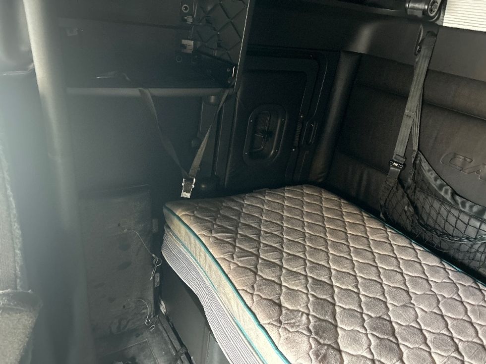 Sleeper Tractor-Heavy Duty Tractors-Freightliner-2023-T12664ST-Greensboro-NC-491,674\n\t\tmiles-$ 78,500 - Image 18