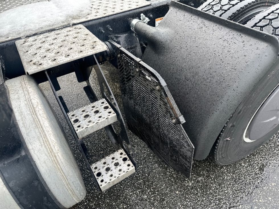 Sleeper Tractor-Heavy Duty Tractors-Freightliner-2023-T12664ST-Greensboro-NC-491,674\n\t\tmiles-$ 78,500 - Image 21