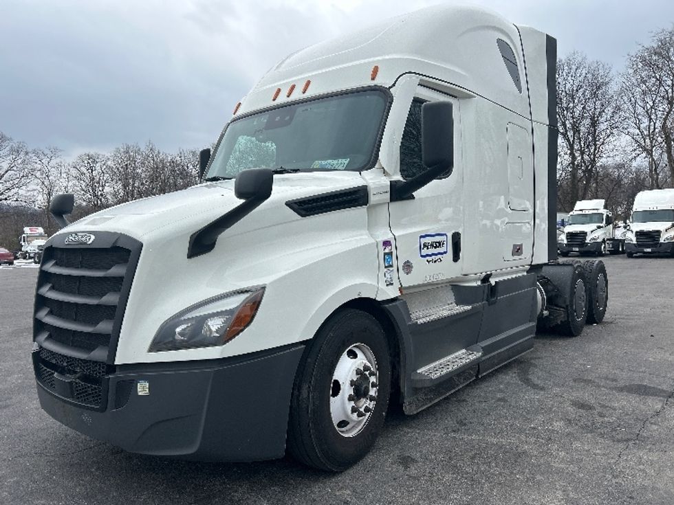 Sleeper Tractor-Heavy Duty Tractors-Freightliner-2023-T12664ST-Greensboro-NC-491,674\n\t\tmiles-$ 78,500 - Image 3