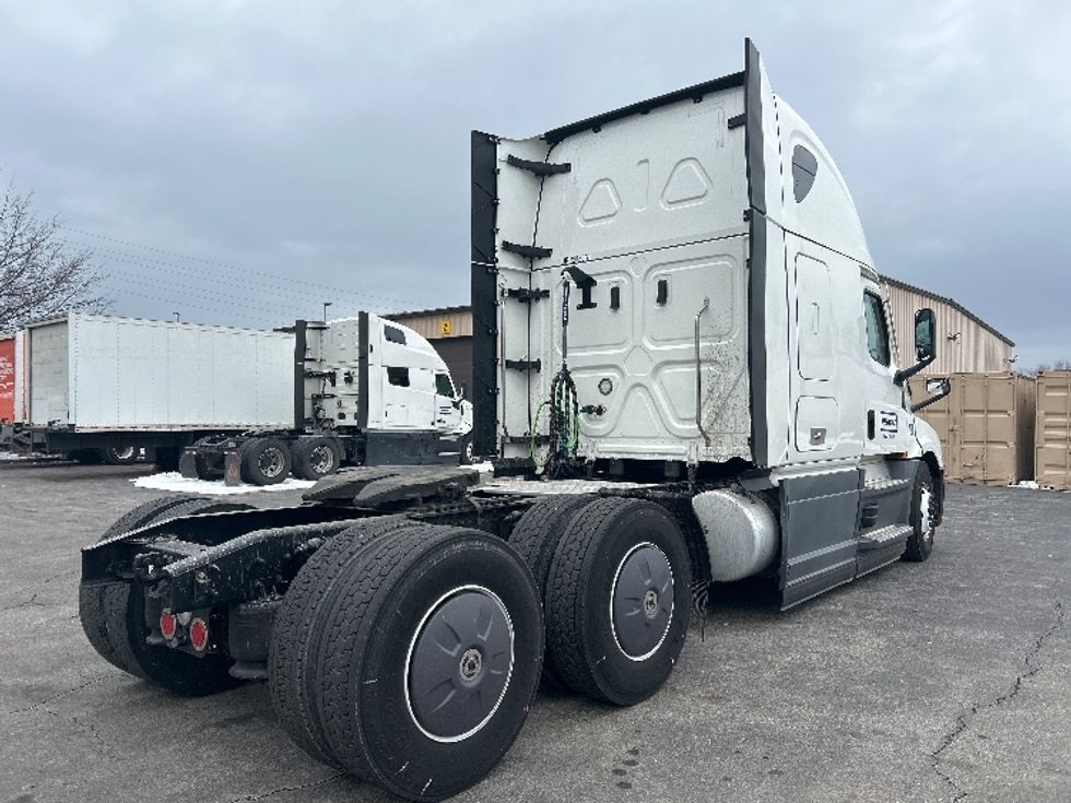 Sleeper Tractor-Heavy Duty Tractors-Freightliner-2023-T12664ST-Greensboro-NC-491,674\n\t\tmiles-$ 78,500 - Image 7