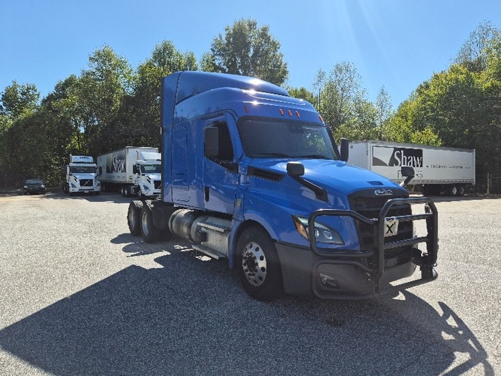 Sleeper Tractor-Heavy Duty Tractors-Freightliner-2023-T12664ST-Greensboro-NC-518,572\n\t\tmiles-$ 86,250 - Image 1