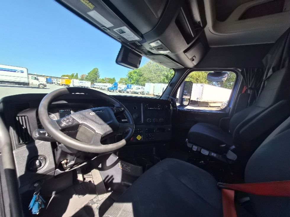 Sleeper Tractor-Heavy Duty Tractors-Freightliner-2023-T12664ST-Greensboro-NC-518,572\n\t\tmiles-$ 86,250 - Image 10