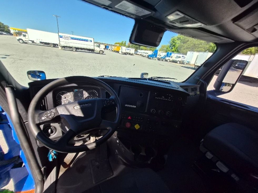 Sleeper Tractor-Heavy Duty Tractors-Freightliner-2023-T12664ST-Greensboro-NC-518,572\n\t\tmiles-$ 86,250 - Image 11