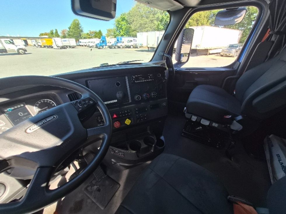 Sleeper Tractor-Heavy Duty Tractors-Freightliner-2023-T12664ST-Greensboro-NC-518,572\n\t\tmiles-$ 86,250 - Image 12
