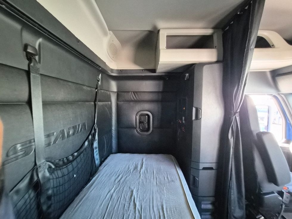 Sleeper Tractor-Heavy Duty Tractors-Freightliner-2023-T12664ST-Greensboro-NC-518,572\n\t\tmiles-$ 86,250 - Image 18