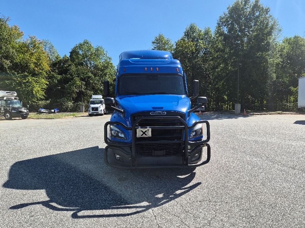 Sleeper Tractor-Heavy Duty Tractors-Freightliner-2023-T12664ST-Greensboro-NC-518,572\n\t\tmiles-$ 86,250 - Image 2