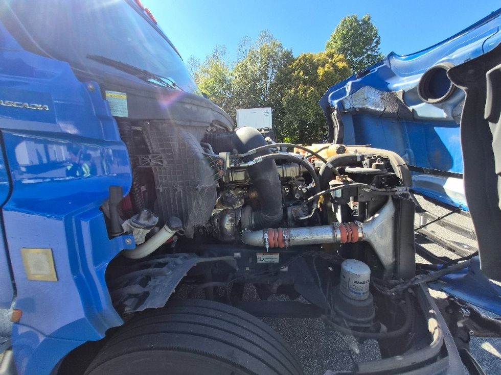 Sleeper Tractor-Heavy Duty Tractors-Freightliner-2023-T12664ST-Greensboro-NC-518,572\n\t\tmiles-$ 86,250 - Image 20