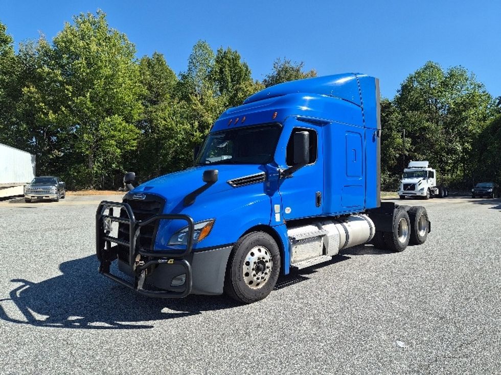 Sleeper Tractor-Heavy Duty Tractors-Freightliner-2023-T12664ST-Greensboro-NC-518,572\n\t\tmiles-$ 86,250 - Image 3