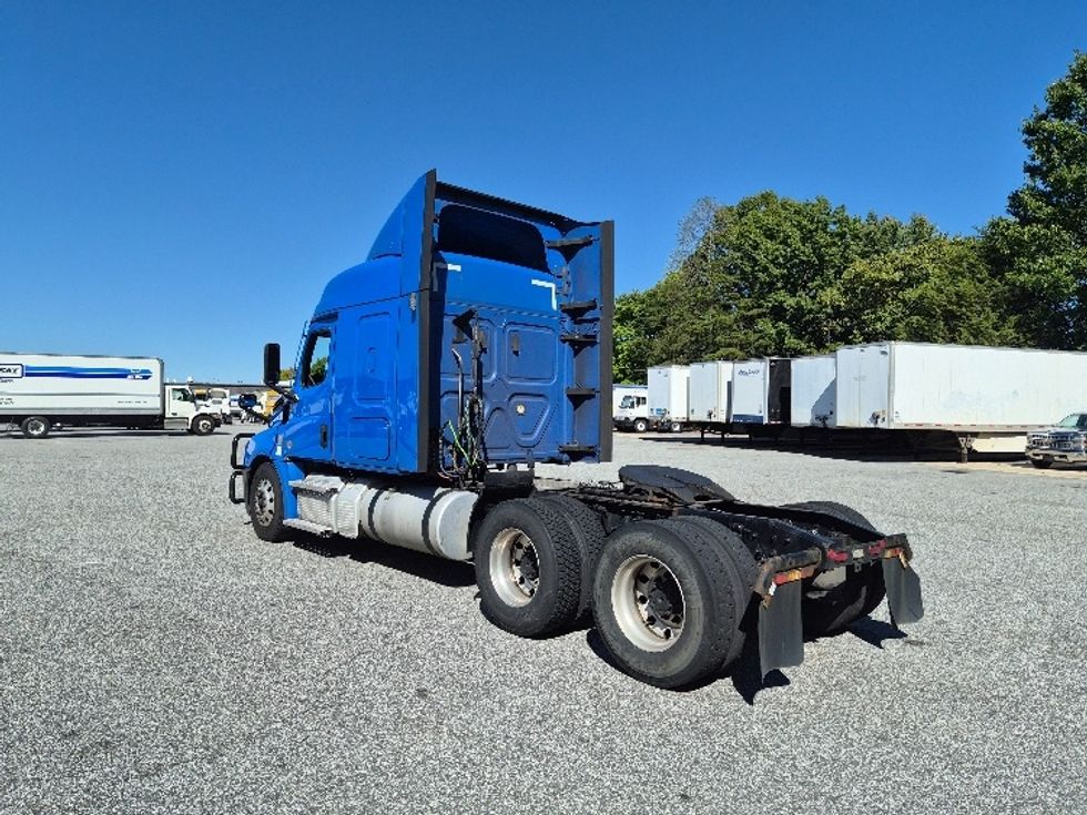 Sleeper Tractor-Heavy Duty Tractors-Freightliner-2023-T12664ST-Greensboro-NC-518,572\n\t\tmiles-$ 86,250 - Image 5