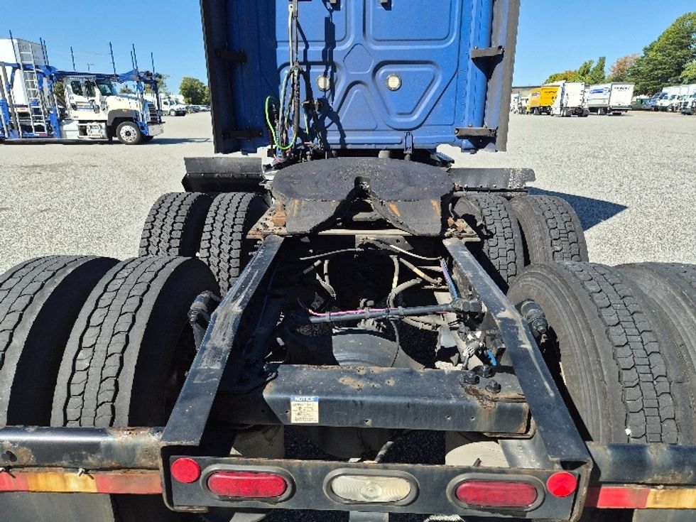 Sleeper Tractor-Heavy Duty Tractors-Freightliner-2023-T12664ST-Greensboro-NC-518,572\n\t\tmiles-$ 86,250 - Image 6