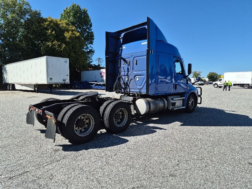 Sleeper Tractor-Heavy Duty Tractors-Freightliner-2023-T12664ST-Greensboro-NC-518,572\n\t\tmiles-$ 86,250 - Image 7