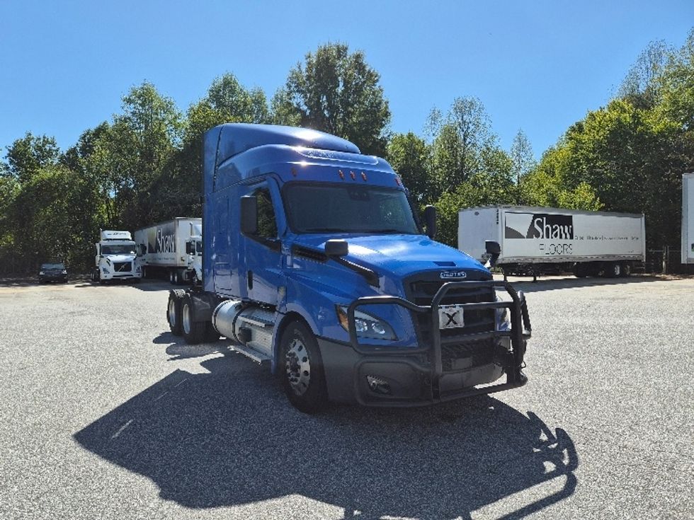 Sleeper Tractor-Heavy Duty Tractors-Freightliner-2023-T12664ST-Greensboro-NC-524,503\n\t\tmiles-$ 85,500 - Image 1
