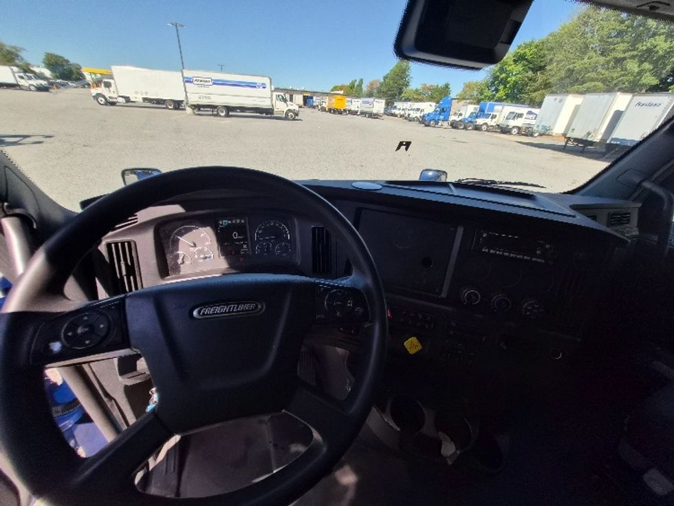 Sleeper Tractor-Heavy Duty Tractors-Freightliner-2023-T12664ST-Greensboro-NC-524,503\n\t\tmiles-$ 85,500 - Image 10