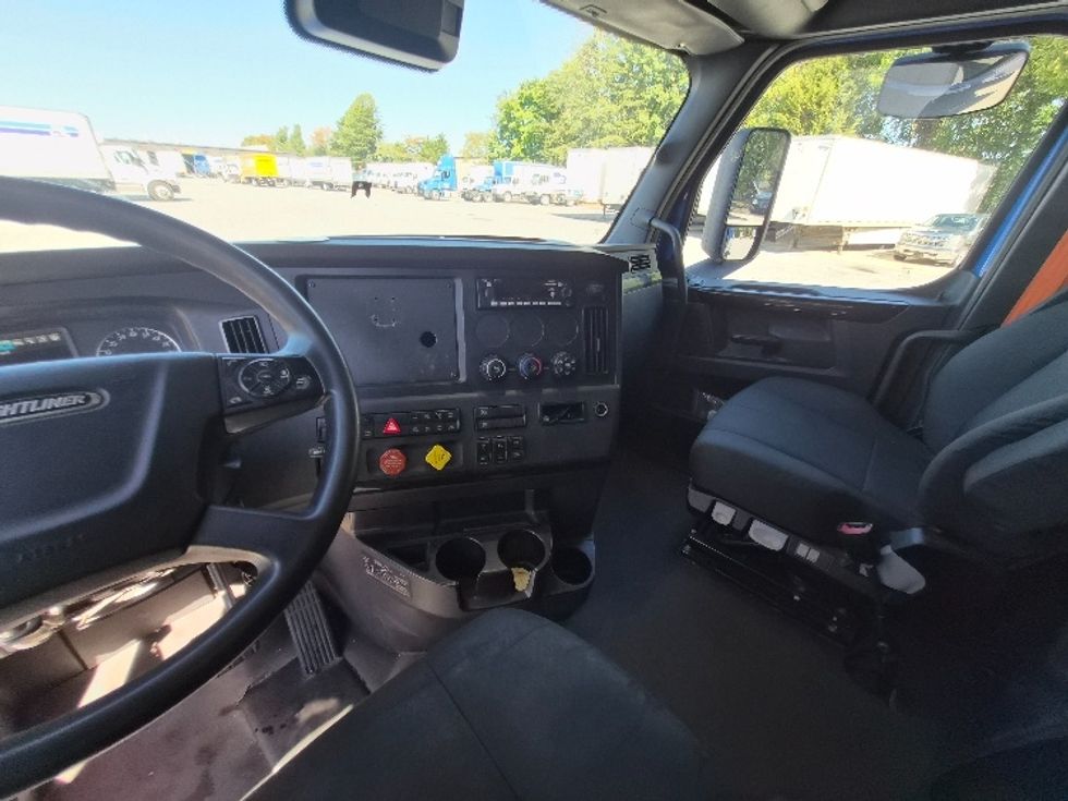 Sleeper Tractor-Heavy Duty Tractors-Freightliner-2023-T12664ST-Greensboro-NC-524,503\n\t\tmiles-$ 85,500 - Image 11