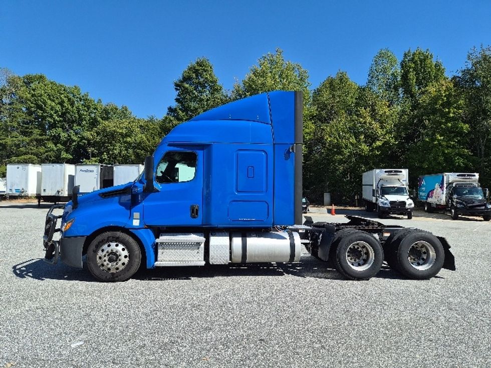 Sleeper Tractor-Heavy Duty Tractors-Freightliner-2023-T12664ST-Greensboro-NC-524,503\n\t\tmiles-$ 85,500 - Image 4