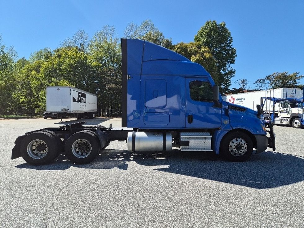 Sleeper Tractor-Heavy Duty Tractors-Freightliner-2023-T12664ST-Greensboro-NC-524,503\n\t\tmiles-$ 85,500 - Image 8
