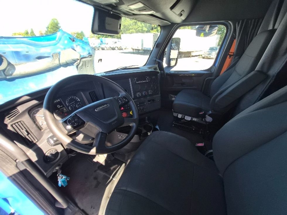 Sleeper Tractor-Heavy Duty Tractors-Freightliner-2023-T12664ST-Greensboro-NC-524,503\n\t\tmiles-$ 85,500 - Image 9