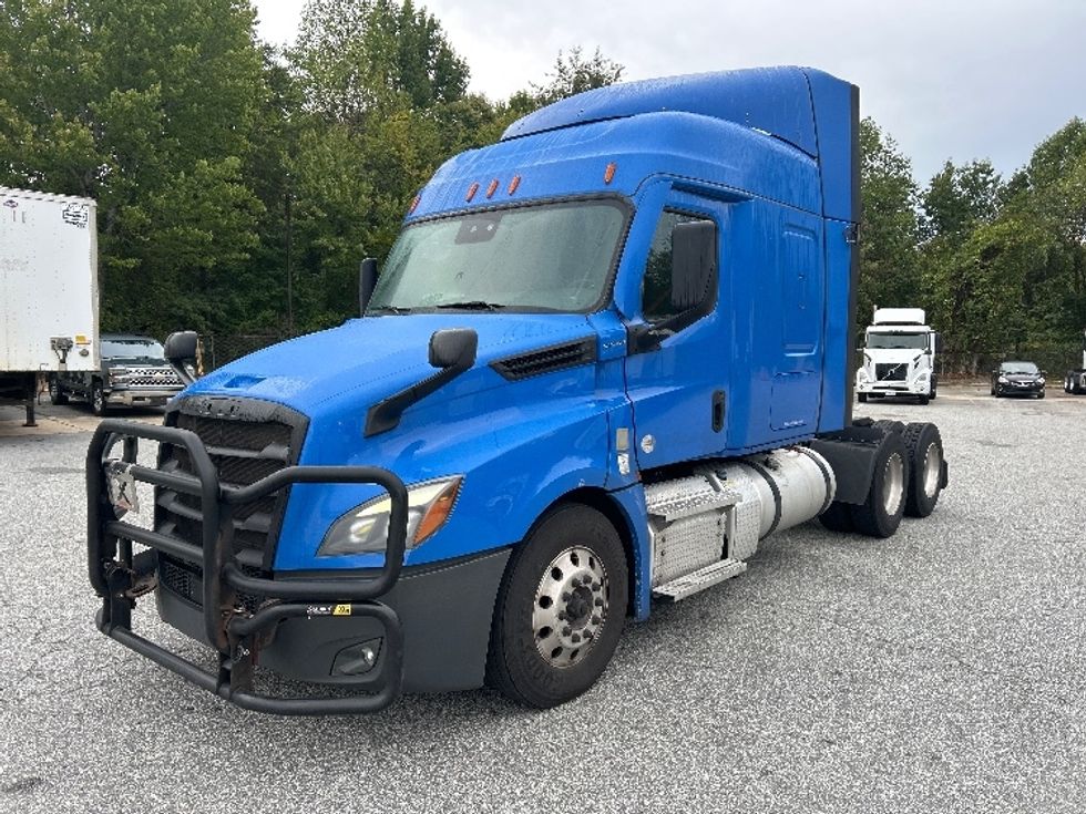 Sleeper Tractor-Heavy Duty Tractors-Freightliner-2023-T12664ST-Greensboro-NC-568,210\n\t\tmiles-$ 81,000 - Image 1