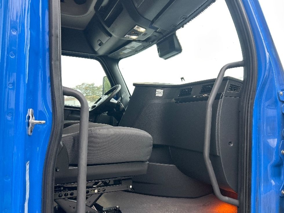 Sleeper Tractor-Heavy Duty Tractors-Freightliner-2023-T12664ST-Greensboro-NC-568,210\n\t\tmiles-$ 81,000 - Image 13