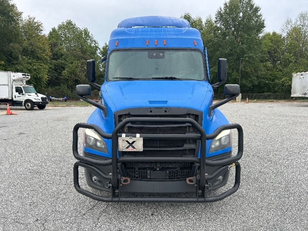Sleeper Tractor-Heavy Duty Tractors-Freightliner-2023-T12664ST-Greensboro-NC-568,210\n\t\tmiles-$ 81,000 - Image 2
