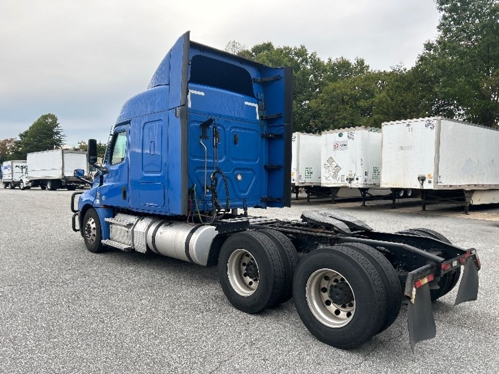 Sleeper Tractor-Heavy Duty Tractors-Freightliner-2023-T12664ST-Greensboro-NC-568,210\n\t\tmiles-$ 81,000 - Image 5