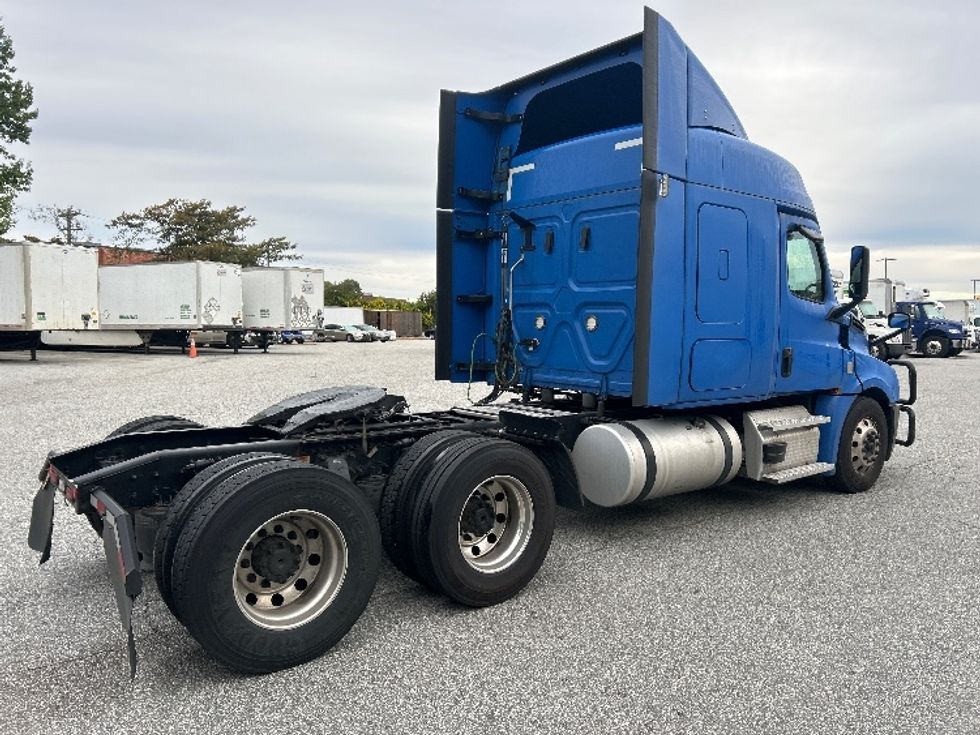 Sleeper Tractor-Heavy Duty Tractors-Freightliner-2023-T12664ST-Greensboro-NC-568,210\n\t\tmiles-$ 81,000 - Image 7
