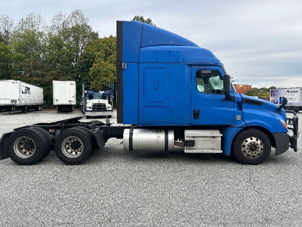 Sleeper Tractor-Heavy Duty Tractors-Freightliner-2023-T12664ST-Greensboro-NC-568,210\n\t\tmiles-$ 81,000 - Image 8