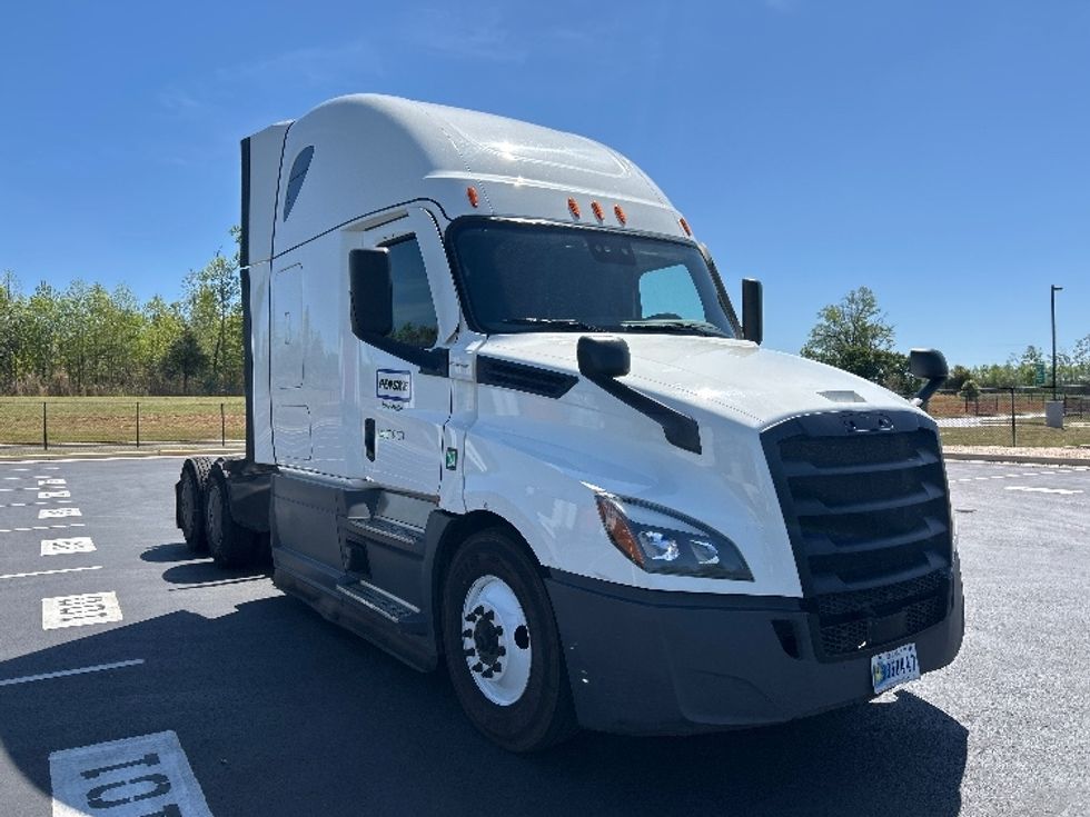 Sleeper Tractor-Heavy Duty Tractors-Freightliner-2023-T12664ST-Greensboro-NC-705,770\n\t\tmiles-$ 53,750 - Image 1